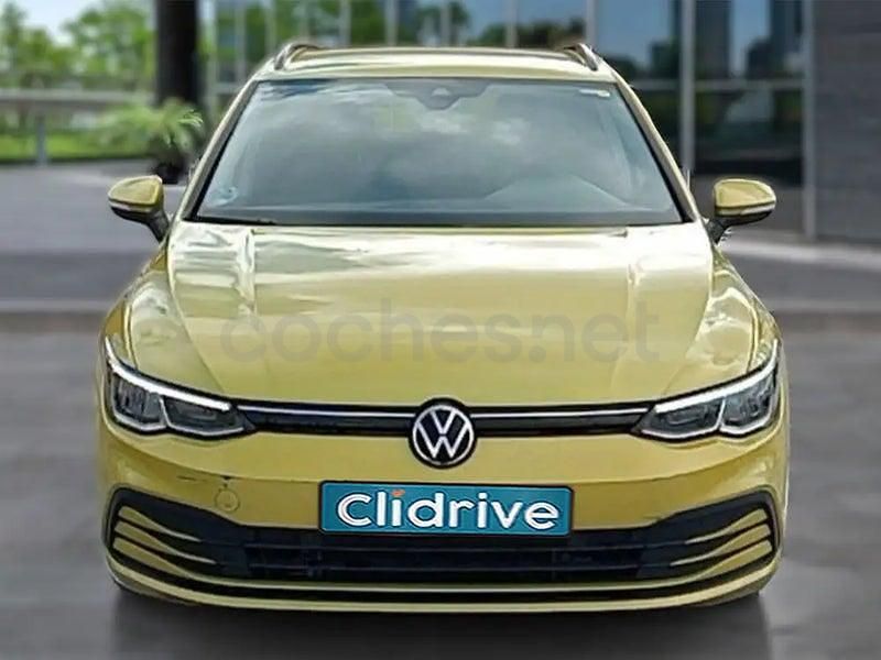 Usado VW Golf VIII Life 115 CV (84 kW) 2021 Amarillo Familiar