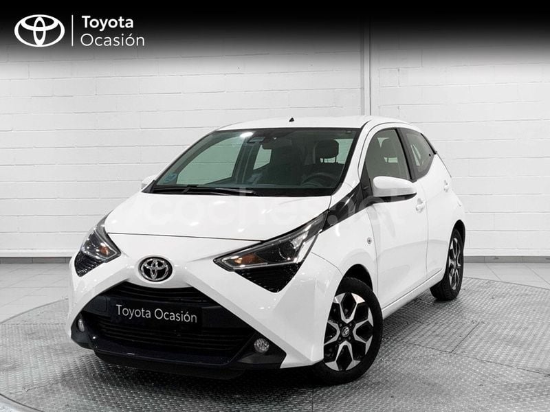 Blanco Usado 2020 Toyota Aygo X-play Utilitario | 13.800 € (Un poco caro) - Imagen 1/4