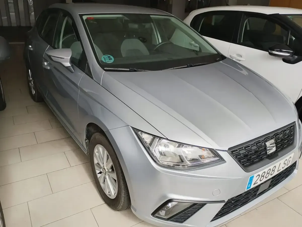 Usado Seat Ibiza Style 110 CV (80 kW) 2021 Gris Utilitario