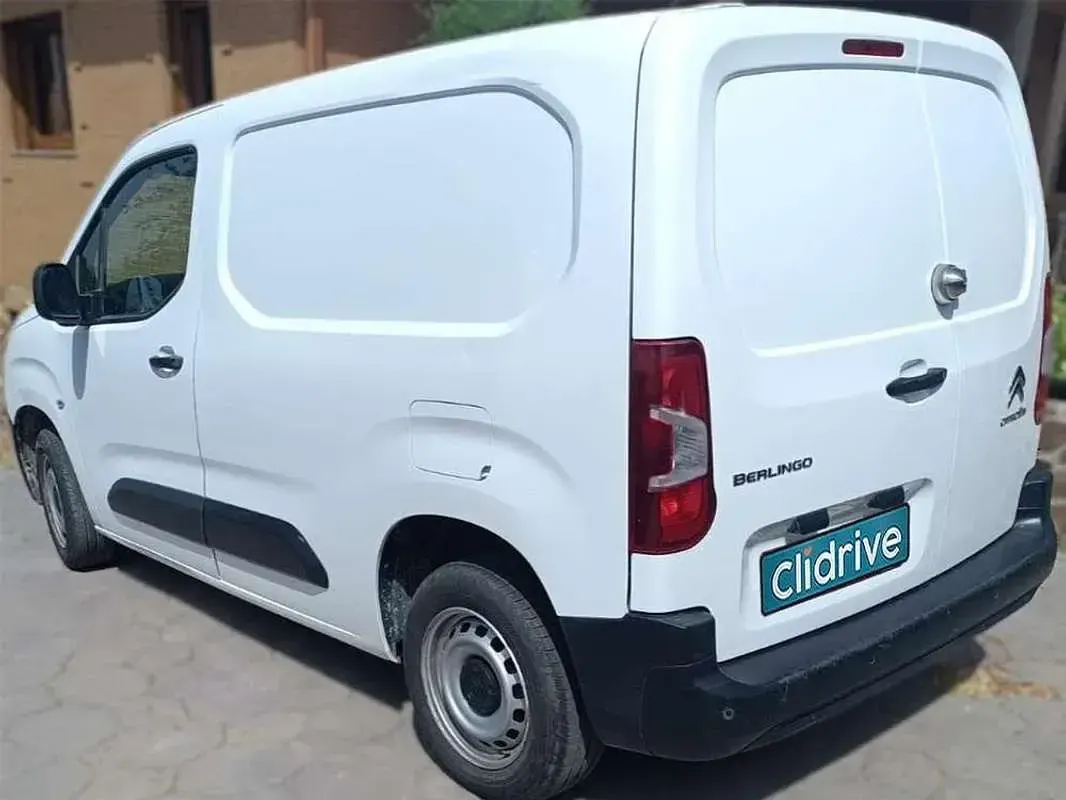 Usado Citroën Berlingo Feel 102 CV (75 kW) 2021 Blanco Monovolumen