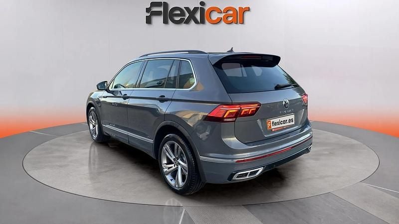 Käytetty VW Tiguan R-line 150 HP (110 kW) 2021 Harmaa Katumaasturi