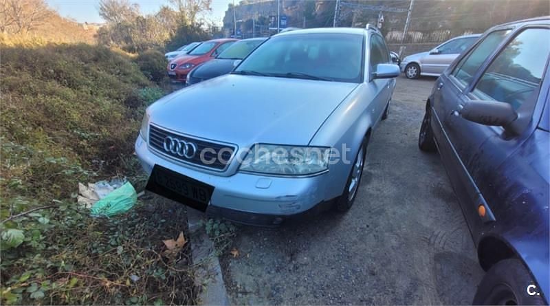Usado Audi A6 230 CV (169 kW) 1999 Gris / plata Familiar