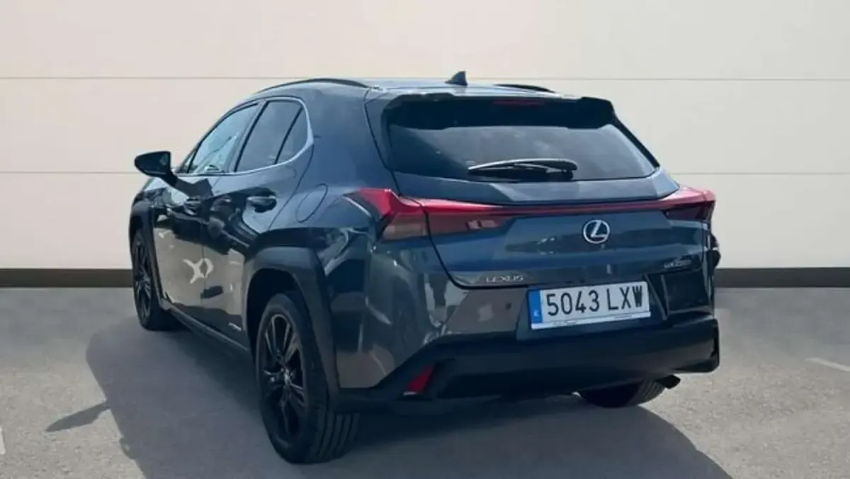 Usado Lexus UX 184 CV (135 kW) 2022 Gris SUV