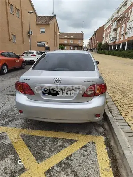 Usado Toyota Corolla Sol 126 CV (92 kW) 2007 Gris / plata Berlina