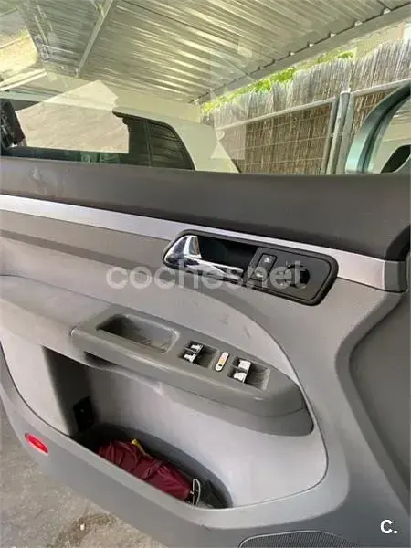 Usado VW Touran Trendline 100 CV (73 kW) 2004 Gris / plata Monovolumen