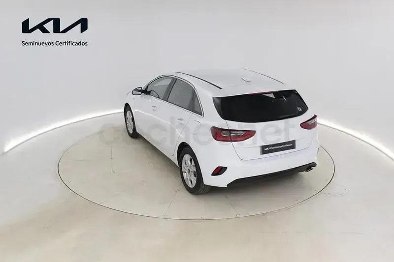 Usado Kia Ceed 120 CV (88 kW) 2023 Blanco Utilitario