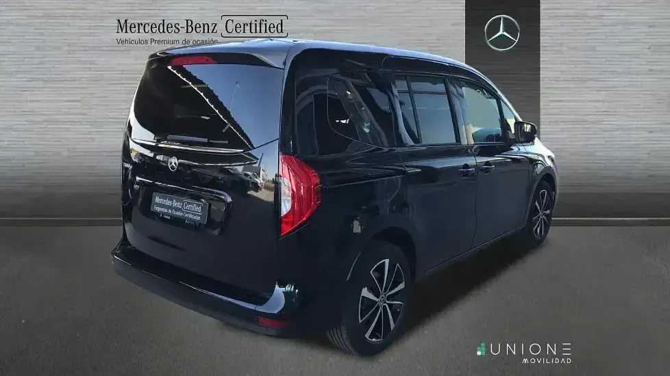 Käytetty Mercedes T180 Progressive 85 HP (62 kW) 2025 Musta Tila-auto