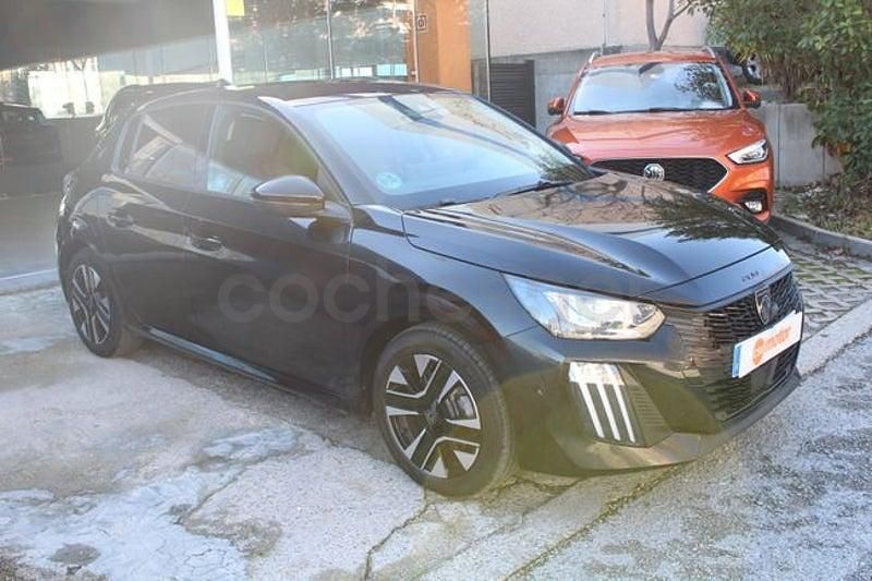 Usado Peugeot 208 Allure 102 CV (75 kW) 2025 Negro Utilitario