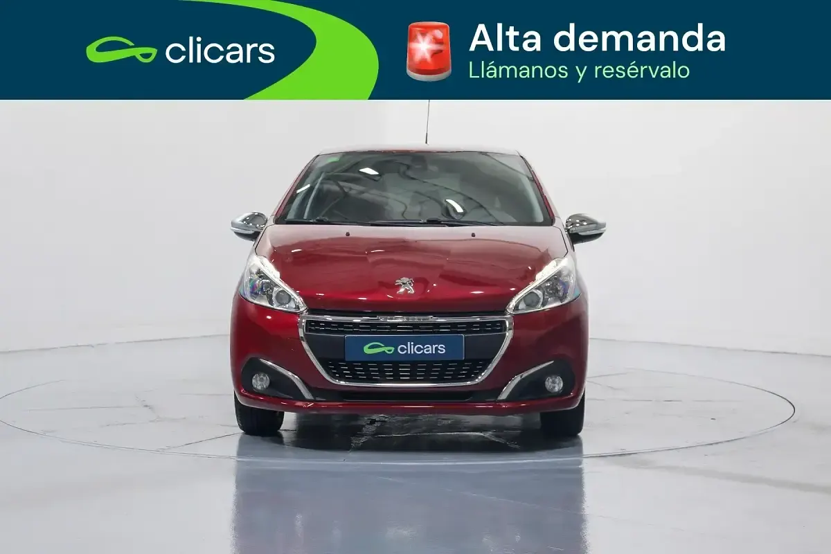 Usado Peugeot 208 Allure 82 CV (60 kW) 2018 Rojo Utilitario