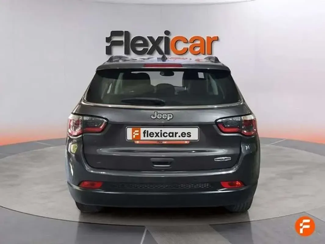 Usado Jeep Compass Longitude 140 CV (102 kW) 2018 Gris SUV