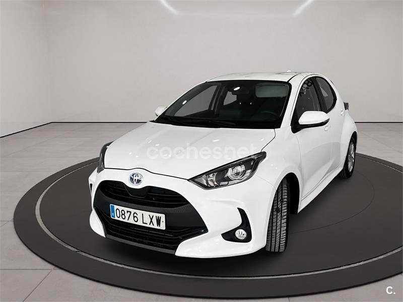 Blanco Usado 2022 Toyota Yaris Hybrid Active Berlina | 15.500 € (Buen precio) - Imagen 1/4