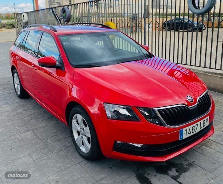 Rojo Usado 2019 Skoda Octavia Ambition Familiar | 12.900 € (Precio justo) - Imagen 1/4