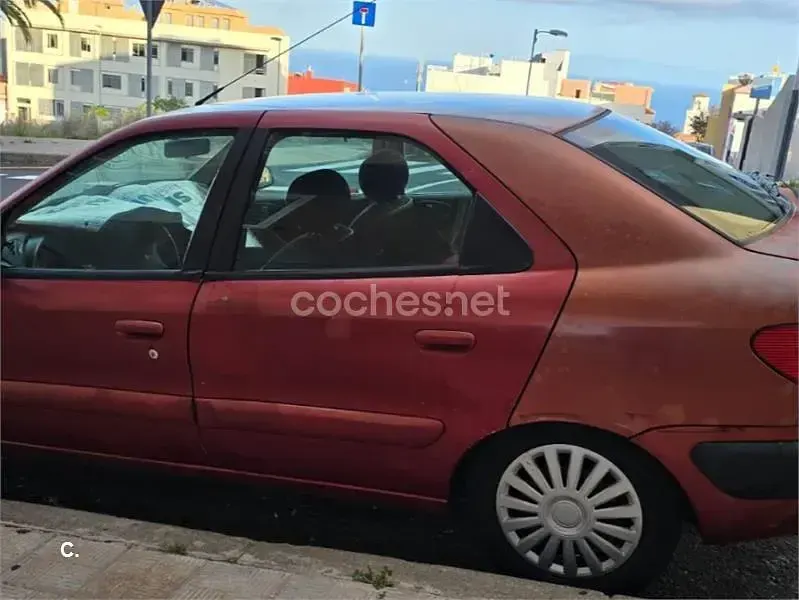 Usado Citroën Xsara Tonic 90 CV (66 kW) 1999 Granate Berlina