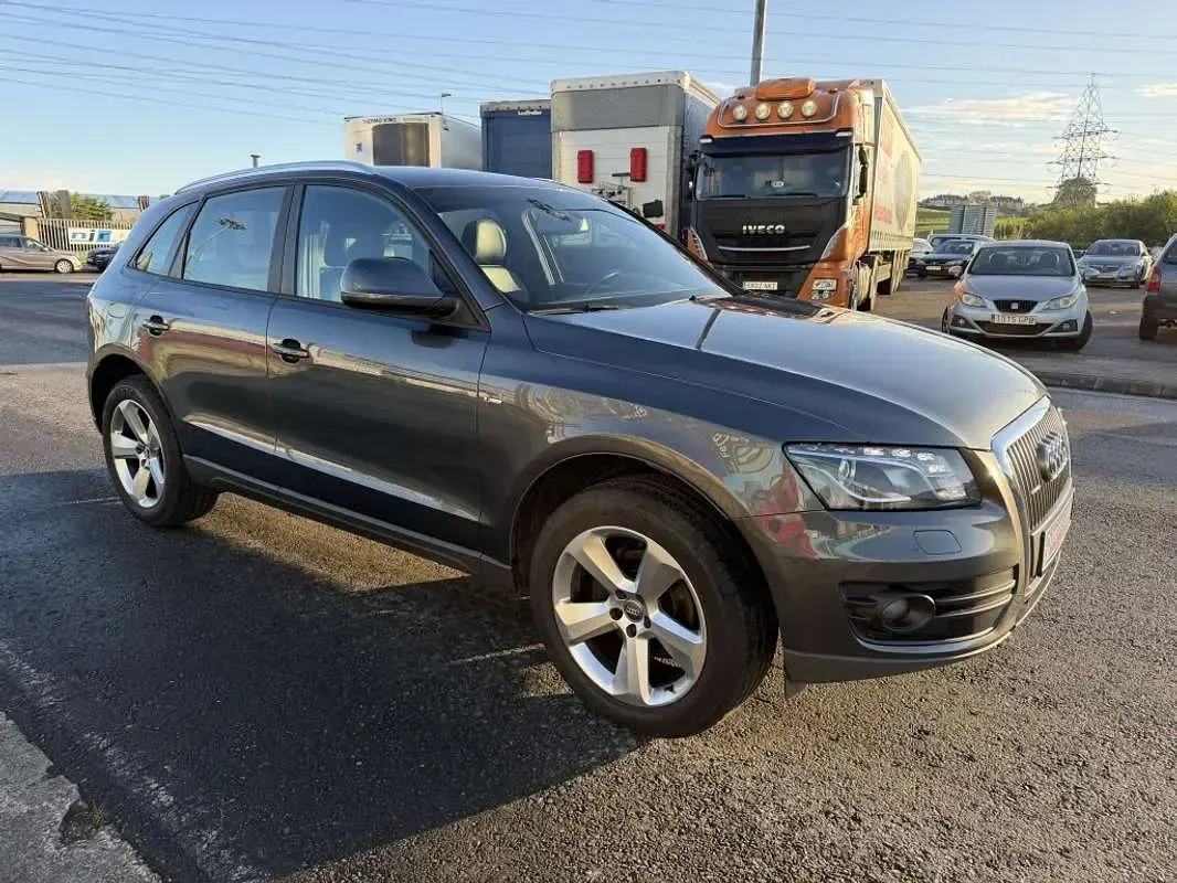 Begagnad Audi Q5 Ambiente 143 HK (105 kW) 2012 Grå SUV