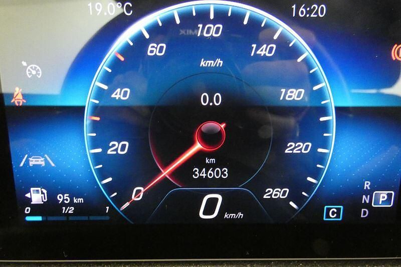 Usado Mercedes A180 116 CV (85 kW) 2022 Negro Berlina