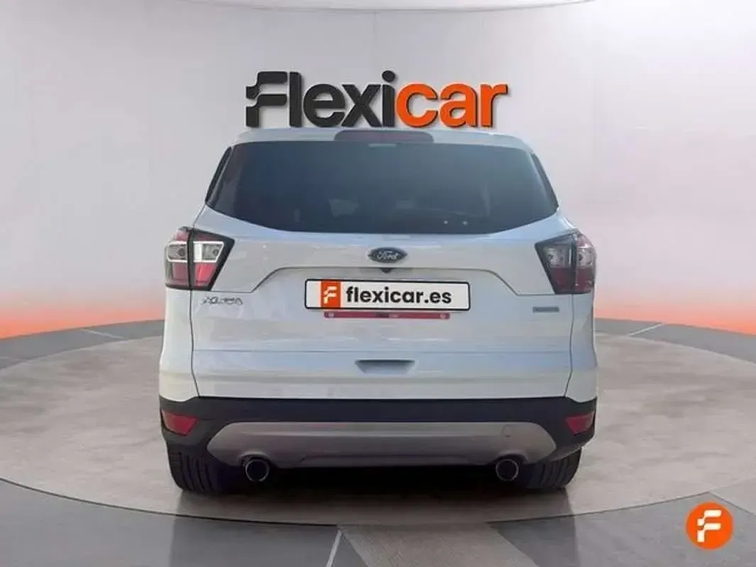 Usado Ford Kuga Business Edition 150 CV (110 kW) 2017 Blanco SUV