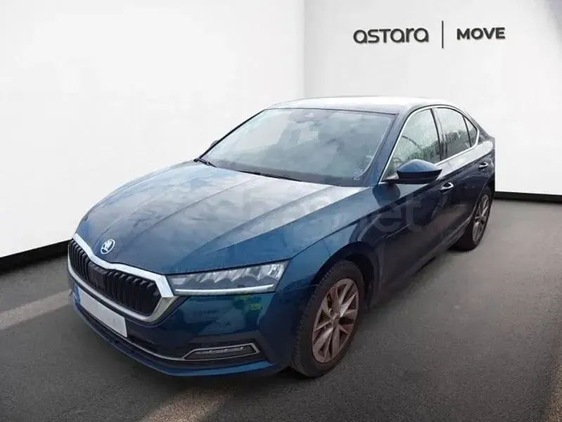 Usado Skoda Octavia Selection 150 CV (110 kW) 2023 Azul Berlina