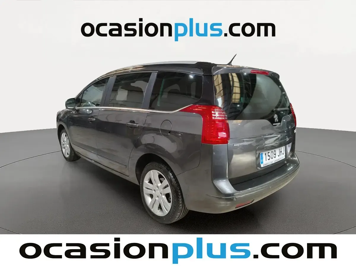 Usado Peugeot 5008 Style 120 CV (88 kW) 2015 Gris Monovolumen