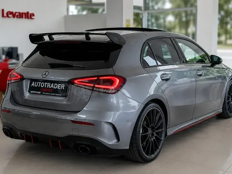 Usado Mercedes A35 AMG 306 CV (225 kW) 2020 Gris / plata Berlina
