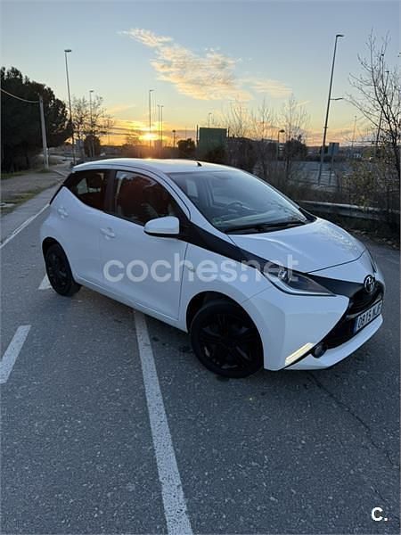 Usado Toyota Aygo X-play 69 CV (50 kW) 2017 Blanco Utilitario