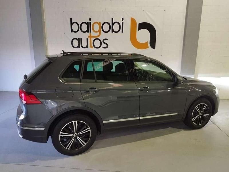 Usado VW Tiguan Life 150 CV (110 kW) 2022 Gris SUV