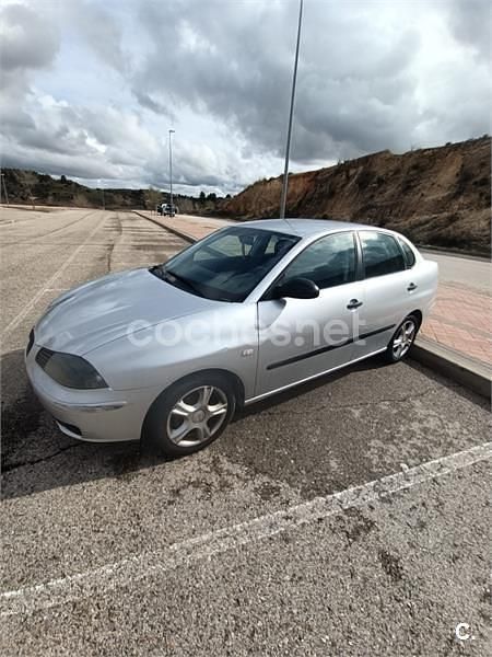 Gris / plata Usado 2005 Seat Cordoba Berlina | 2750 € (Precio justo) - Imagen 1/4
