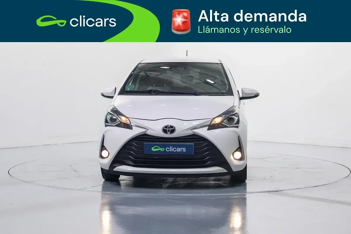 Käytetty Toyota Yaris Active 69 HP (50 kW) 2019 Valkoinen Sedan