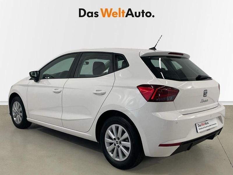 Usado Seat Ibiza Style Plus 110 CV (80 kW) 2021 Blanco Berlina