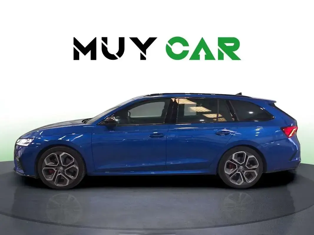 Usado Skoda Octavia RS 245 CV (180 kW) 2023 Azul Familiar