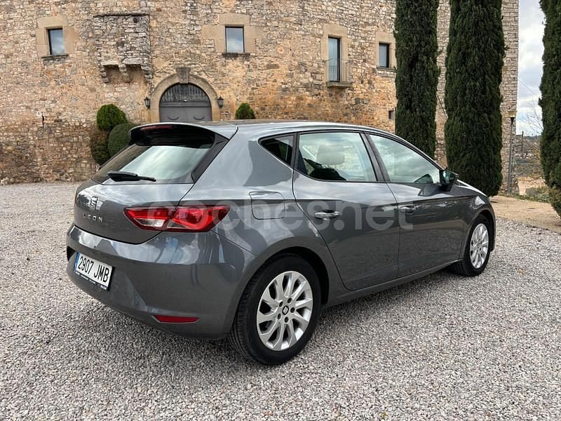 Usado Seat Leon Ecomotive 110 CV (80 kW) 2016 Gris / plata Berlina