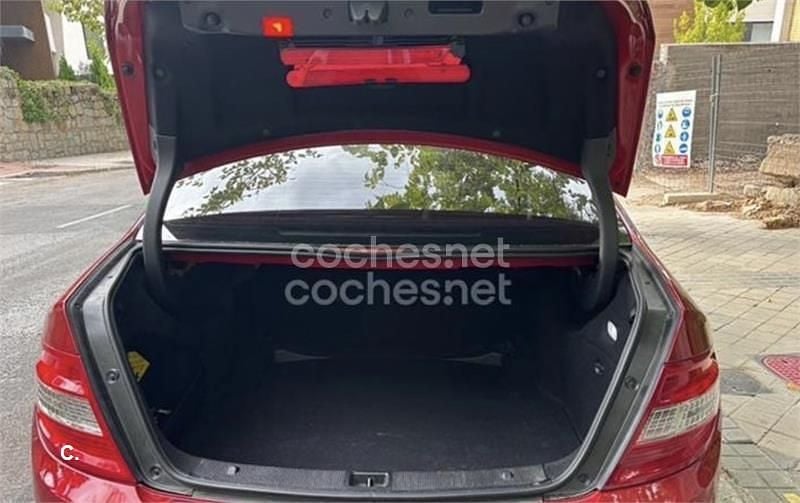 Usado Mercedes C320 Avantgarde 224 CV (164 kW) 2007 Granate Berlina