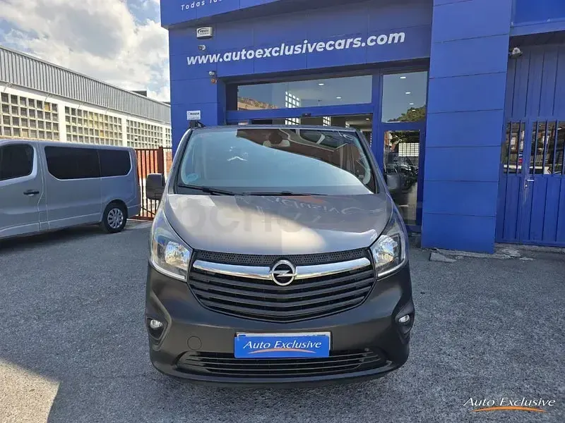 Usado Opel Vivaro 125 CV (91 kW) 2017 Gris / plata Monovolumen