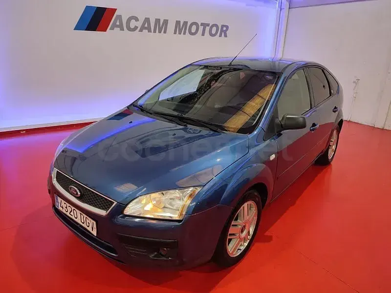 Usado Ford Focus Ghia 109 CV (80 kW) 2005 Azul Berlina