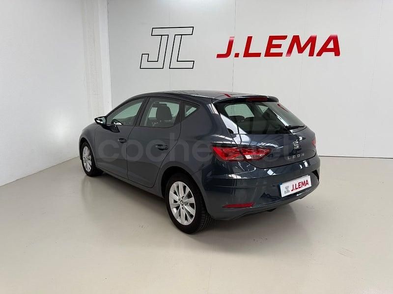 Usado Seat Leon Style 115 CV (84 kW) 2020 Gris / plata Berlina