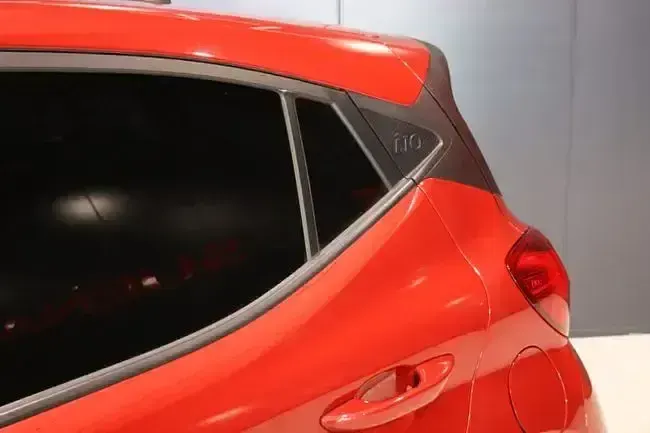 Usado Hyundai i10 67 CV (49 kW) 2025 Rojo Utilitario