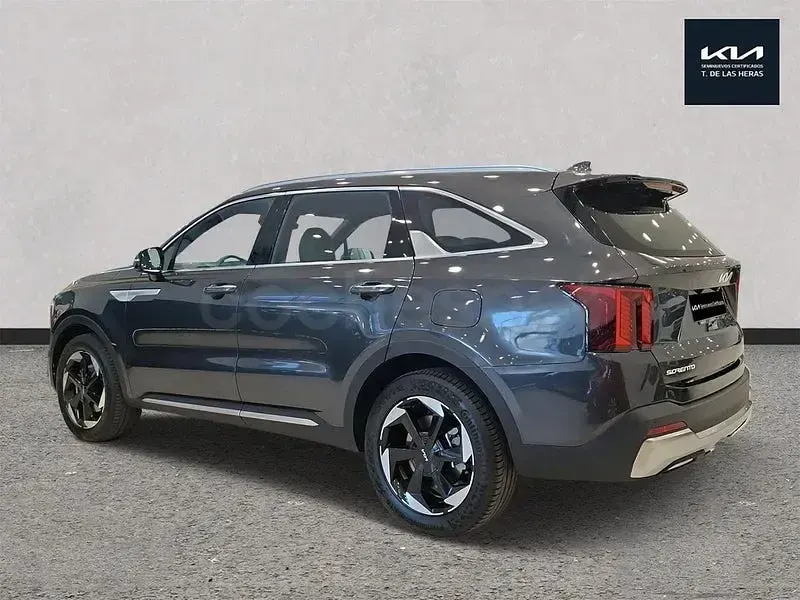 Usado Kia Sorento 252 CV (185 kW) 2026 Gris / plata SUV