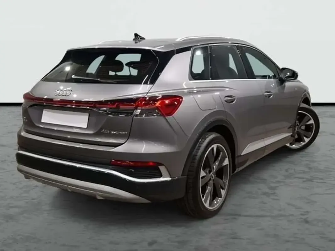Usado Audi Q4 e-tron S-Line 210 kW (286 HP) 2025 Cinzento SUV