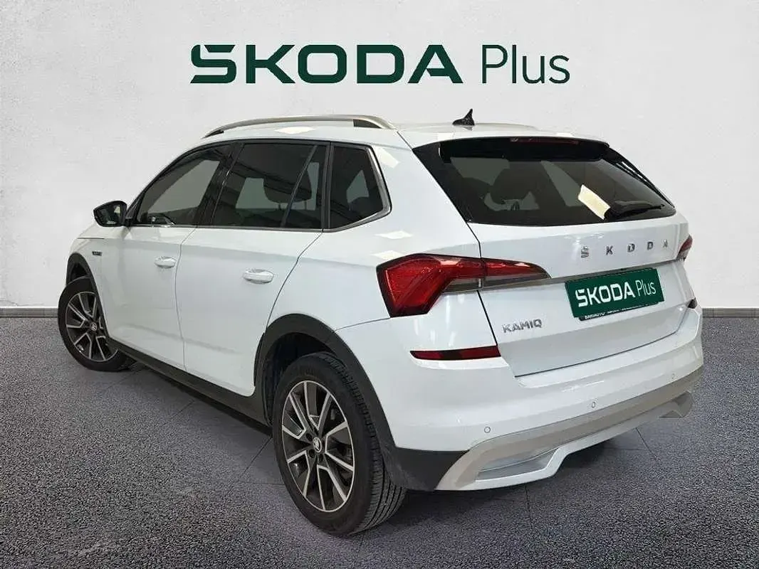 Usado Skoda Kamiq 110 CV (80 kW) 2022 Blanco SUV