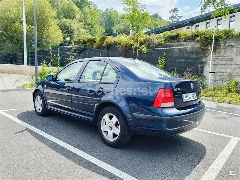 Usado VW Bora Conceptline 90 CV (66 kW) 1999 Azul Berlina