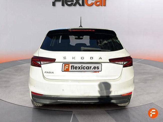 Usado Skoda Fabia Selection 95 CV (69 kW) 2024 Blanco Berlina