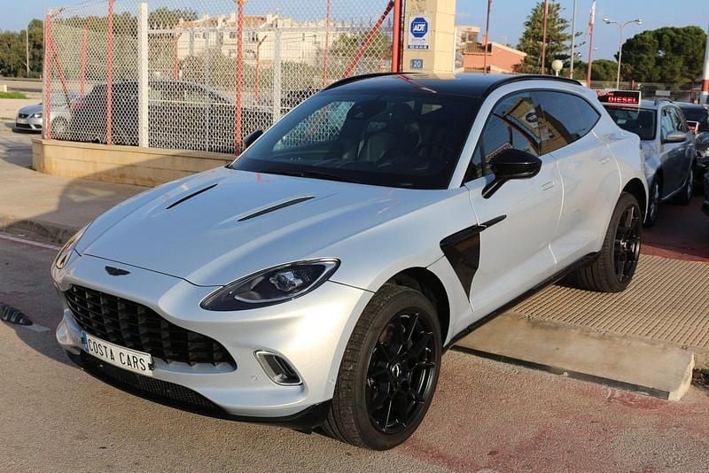Usado Aston Martin DBX 551 CV (405 kW) 2021 Plata SUV