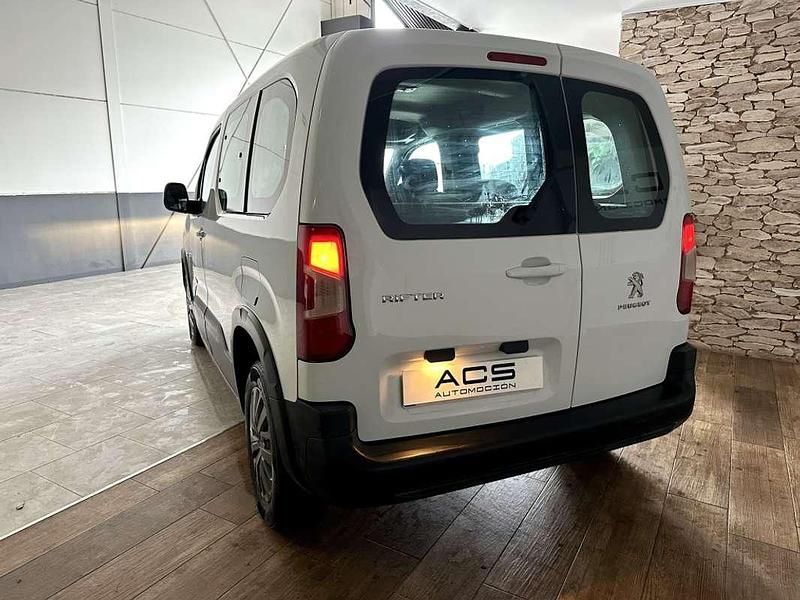 Usado Peugeot Rifter Active 102 CV (75 kW) 2023 Blanco Monovolumen