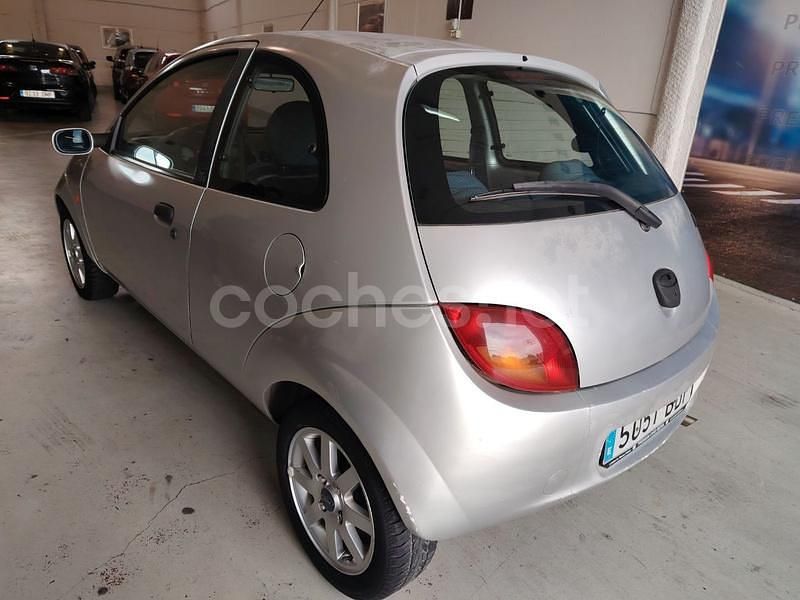 Usado Ford Ka 60 CV (44 kW) 2000 Gris / plata Berlina