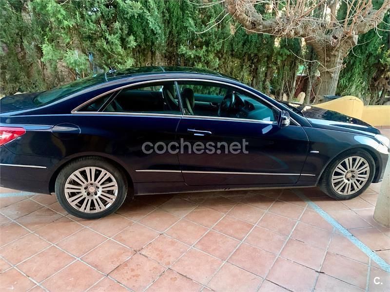 Usado Mercedes E250 Elegance 204 CV (150 kW) 2010 Azul Coupe