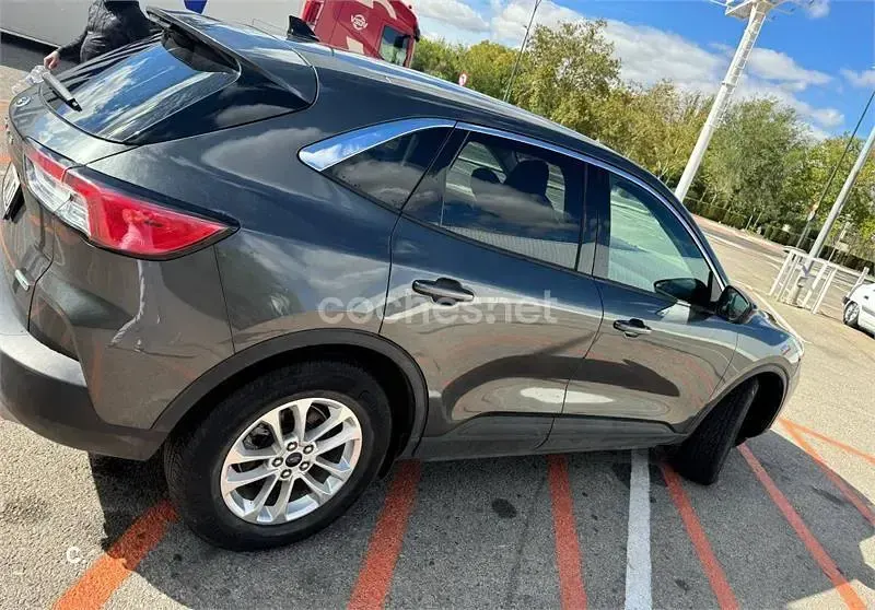 Usado Ford Kuga Titanium 176 CV (129 kW) 2020 Gris / plata SUV