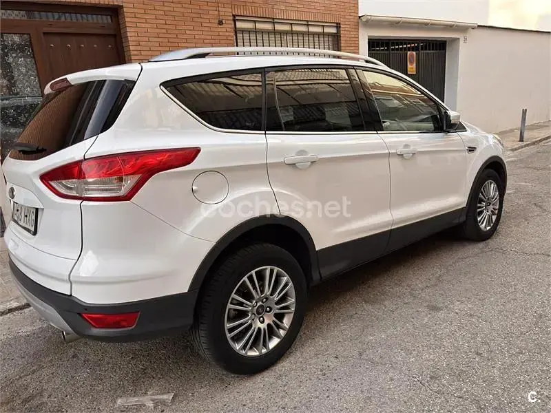 Usado Ford Kuga Titanium 140 CV (102 kW) 2015 Blanco SUV