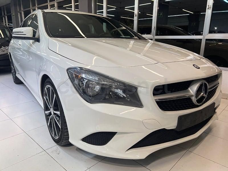 Usado Mercedes CLA200 Shooting Brake 136 CV (100 kW) 2016 Blanco Familiar