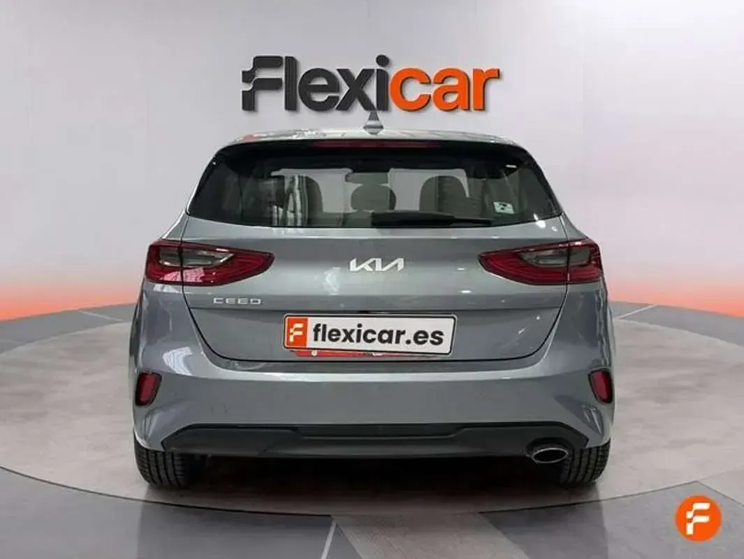 Usado Kia Ceed 120 CV (88 kW) 2021 Gris Utilitario