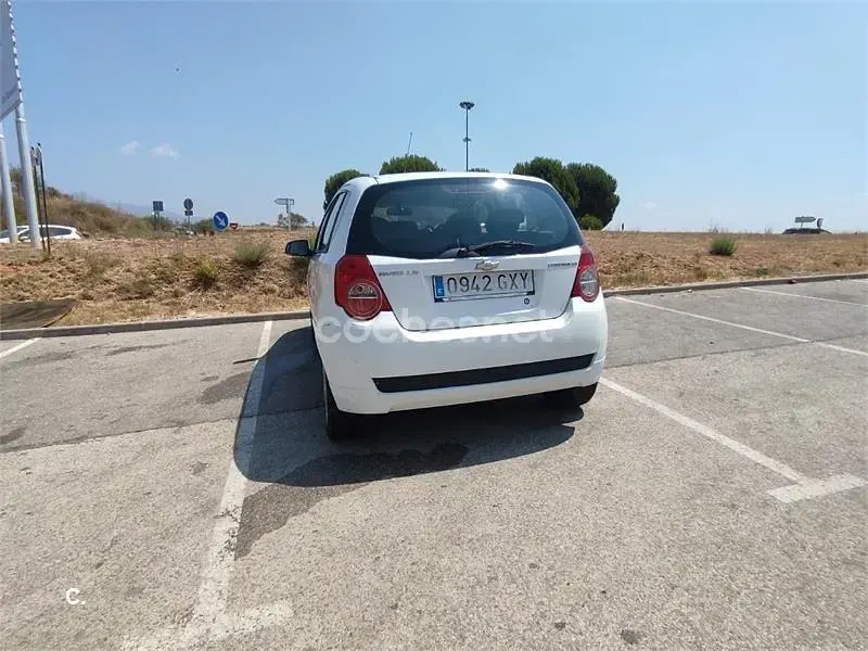 Usado Chevrolet Aveo LT 101 CV (74 kW) 2010 Blanco Berlina