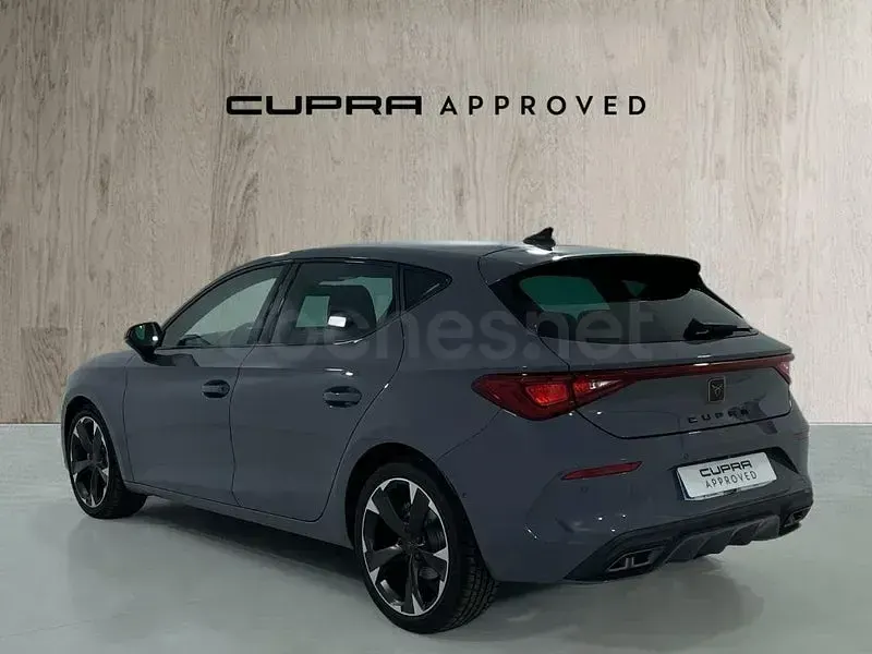Usado Cupra Leon 150 CV (110 kW) 2024 Gris / plata Berlina